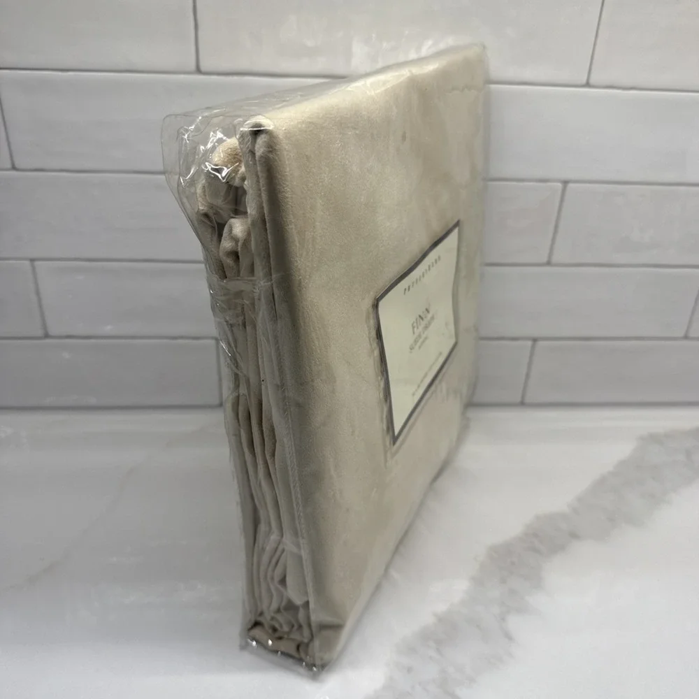 (1) Pottery Barn FINN Suede Drape Rideau 50 x 84 127 X 213 CM Fast Shipping